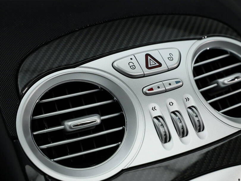 مرسيدس بنز إس إل آر Interior 