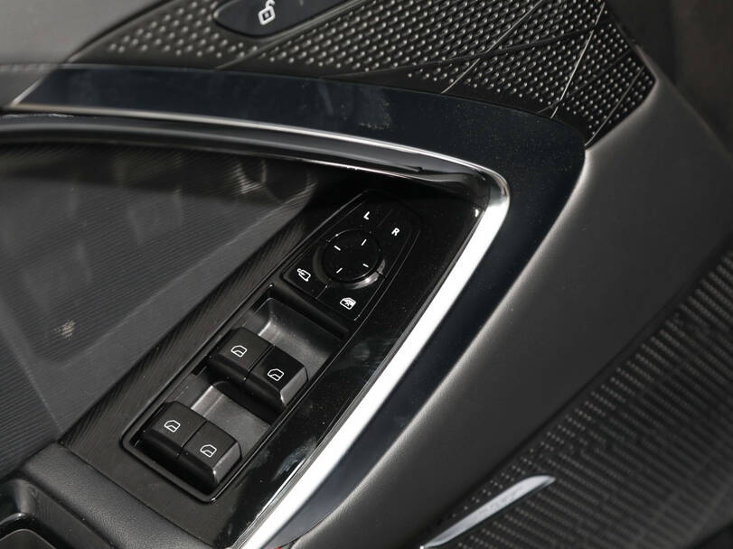 إم جي 7 الجيل الأول الداخلية 