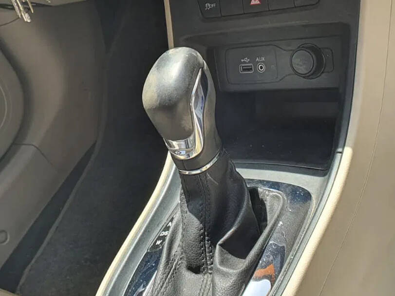 إم جي ٣٦٠ Interior 