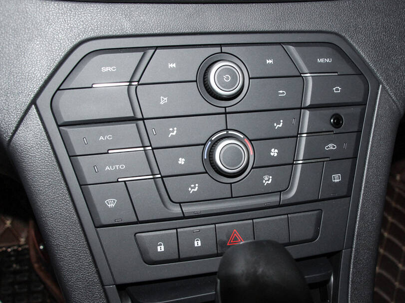 إم جي جي إس Interior 