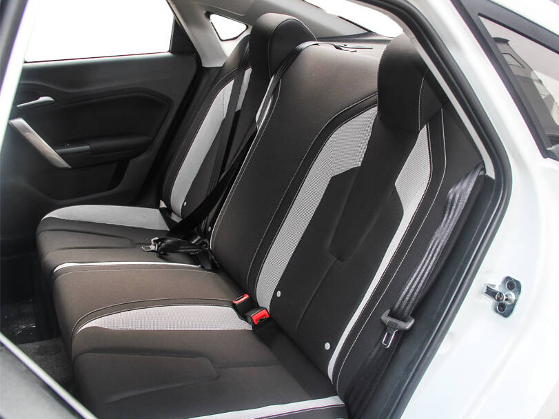 إم جي جي تي الجيل الأول Interior 