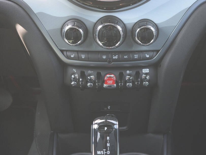 ميني كانتري مان Interior 