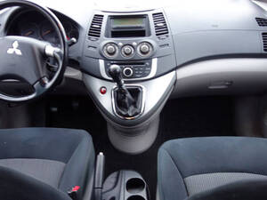 ميتسوبيشي جرانديس الداخلية 