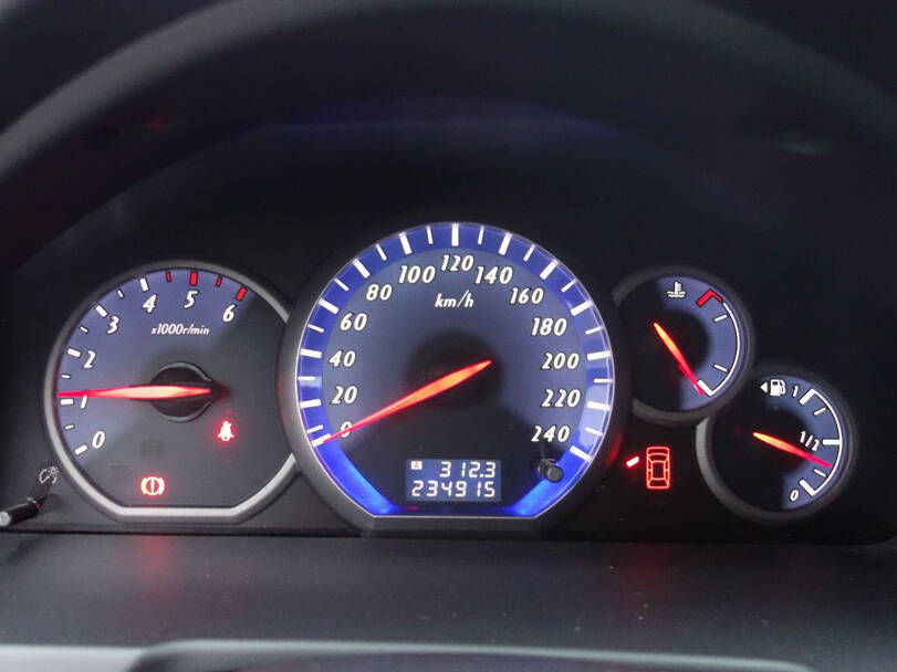 ميتسوبيشي جرانديس Interior 