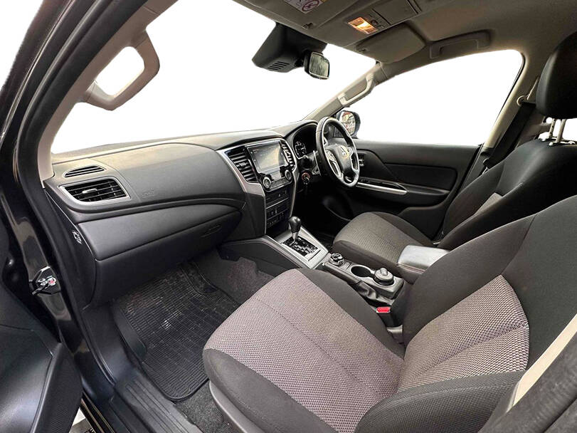 ميتسوبيشي إل ٢٠٠ Interior 