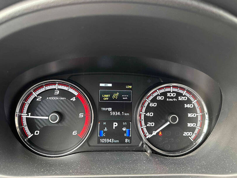 ميتسوبيشي إل ٢٠٠ Interior 