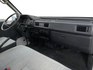 Mitsubishi L300 Interior 