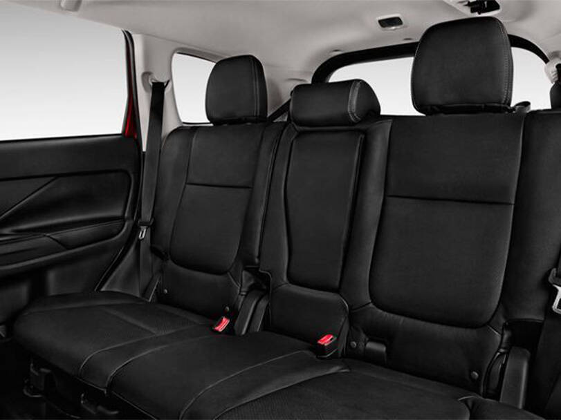 ميتسوبيشي أوتلاندر Interior 