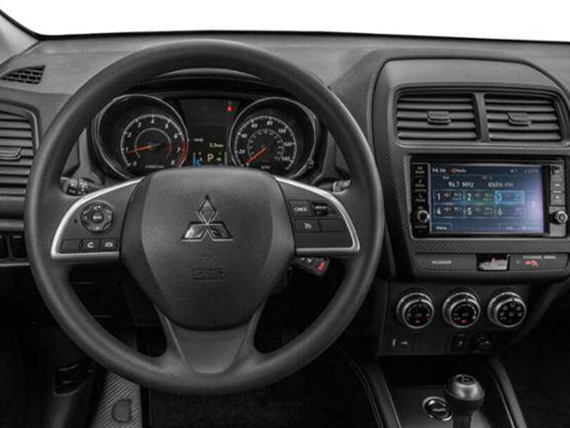 ميتسوبيشي أوتلاندر Interior 