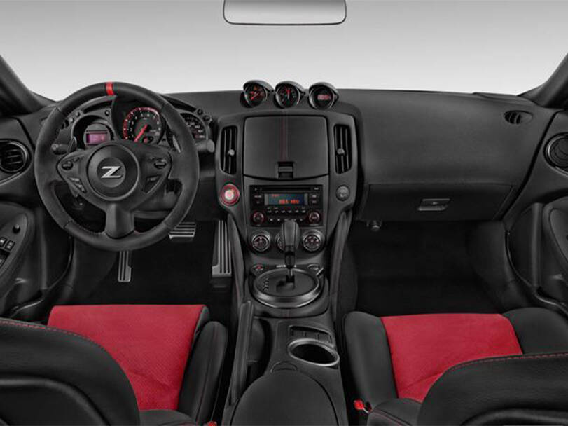 نيسان ٣٧٠ زد Interior 