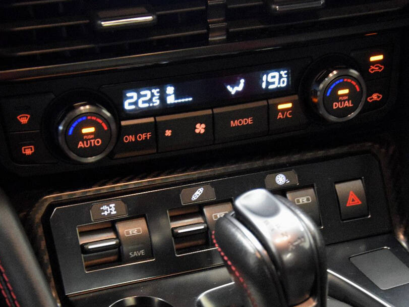 نيسان جي تي آر 2025 Interior 