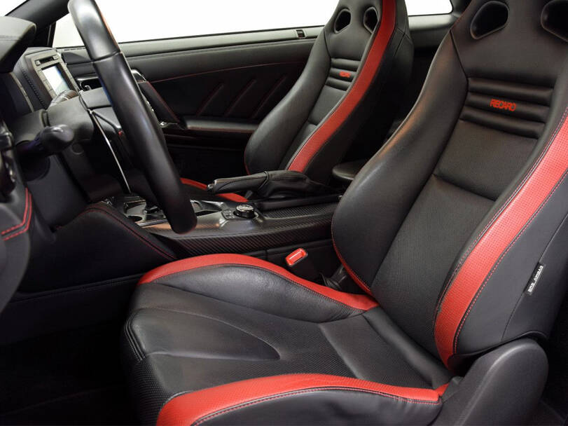 نيسان جي تي آر 2025 Interior 
