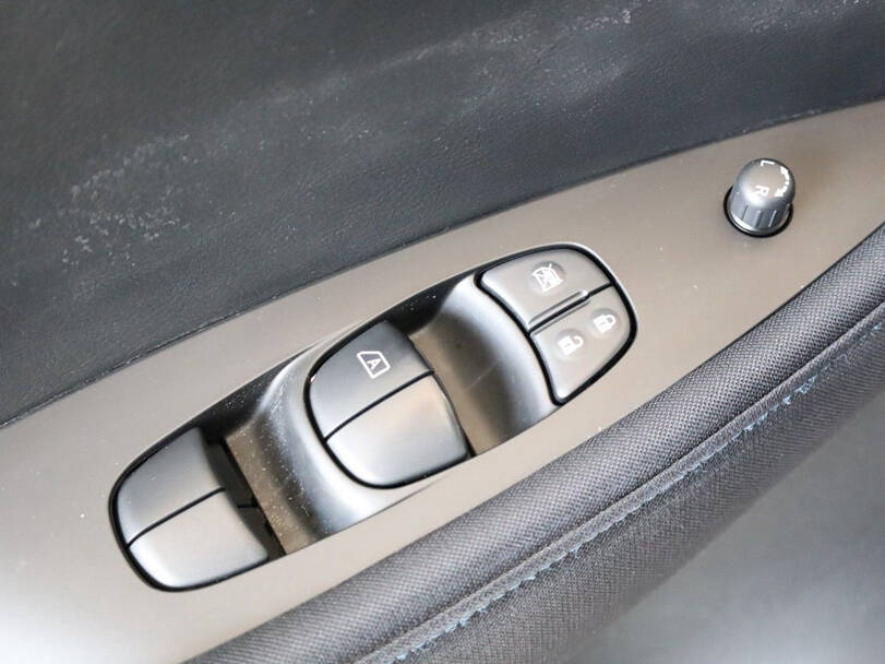 نيسان ليف 2025 Interior 