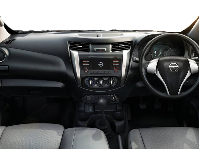 نيسان نافارا 2025 Interior 