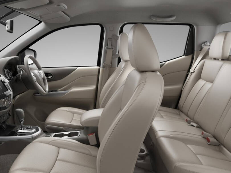 نيسان نافارا 2025 Interior 