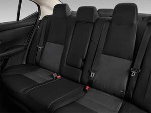 نيسان سنترا الداخلية 