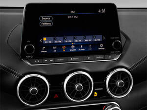 نيسان سنترا الداخلية 