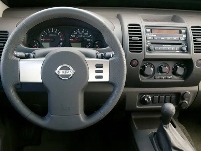 نيسان إكس تيرا الجيل الأول Interior 