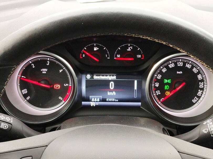 أوبل أسترا Interior 