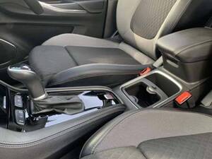 أوبل جراندلاند إكس الداخلية 