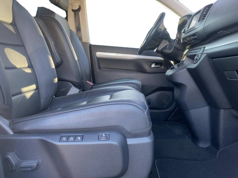 Opel Zafira Life 2025 Interior 
