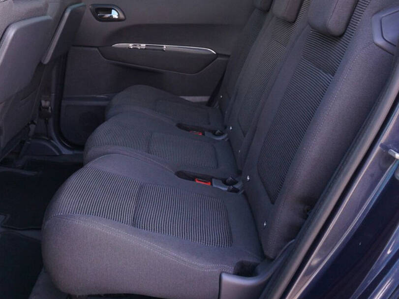 بيجو 5008 الجيل الأول (T87) الداخلية 