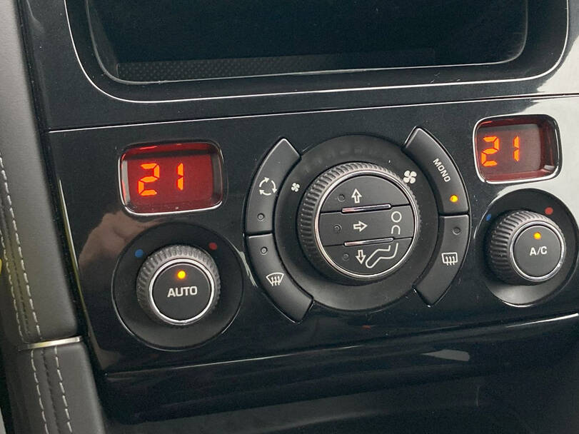 بيجو آر سي زد Interior 