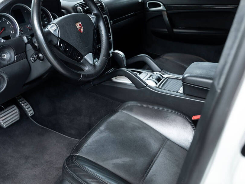 Porsche Cayenne 1st (E19PA) Generation Interior 