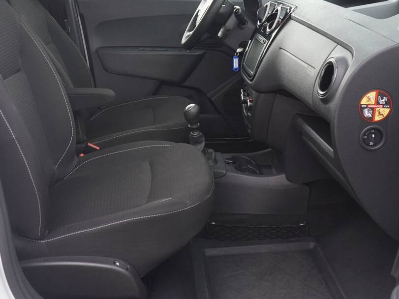 رينو دوكر فان 2025 Interior 