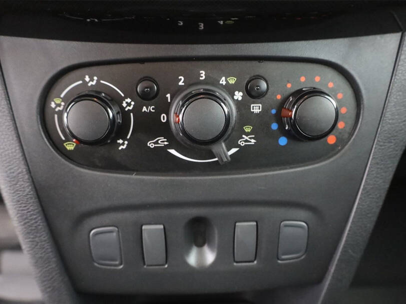 رينو لوغان الجيل الثاني (L52) Interior 