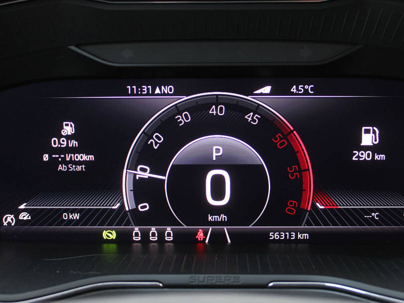شكودا سوبرب الجيل الثالث (B8) Interior 
