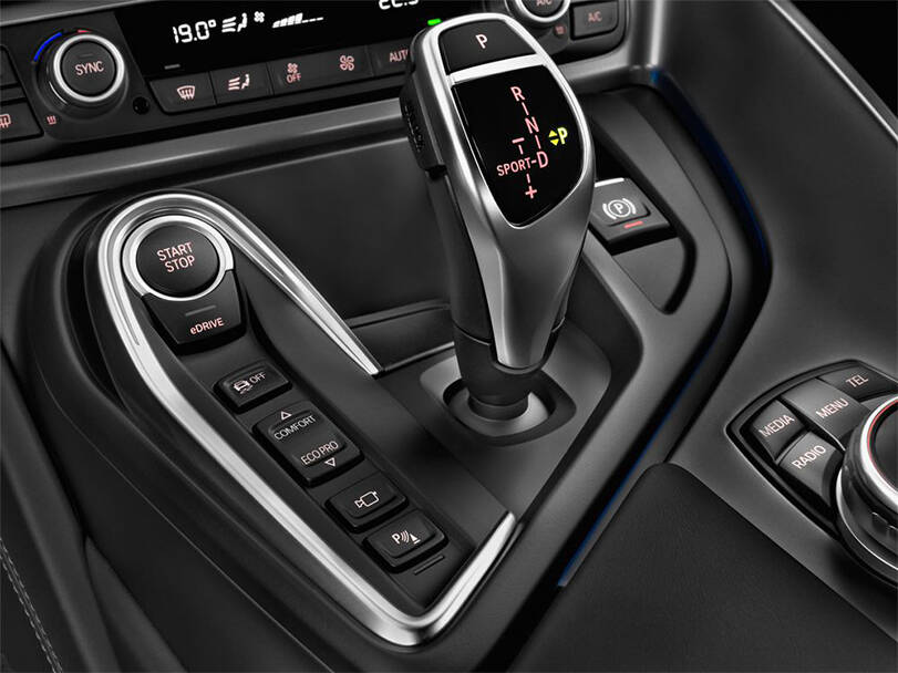 بي ام دبليو آي ٨ Interior 