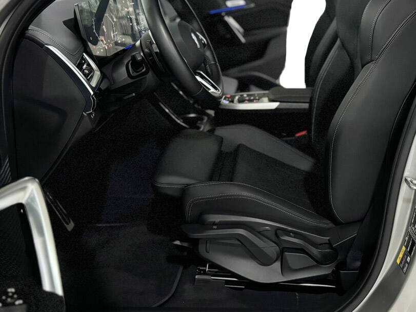 بي ام دبليو آي إكس ١ 2025 Interior 
