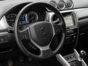  سوزوكي جراند فيتارا الداخلية 