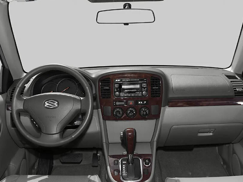  سوزوكي إكس إل ٧ الجيل الأول Interior 
