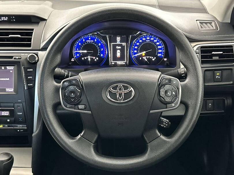 تويوتا أوريون الجيل الأول (XV40) Interior 