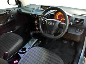 Toyota iQ Interior 