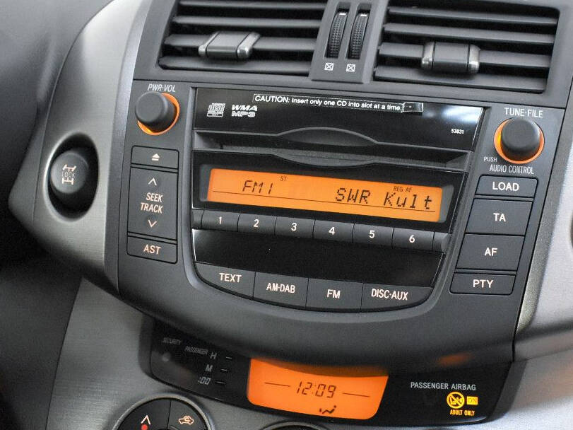 تويوتا راف 4 الجيل الثالث (XA30) Interior 
