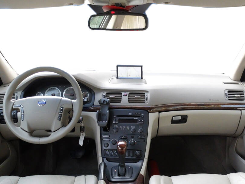 فولفو إس٨٠ الجيل الأول Interior 