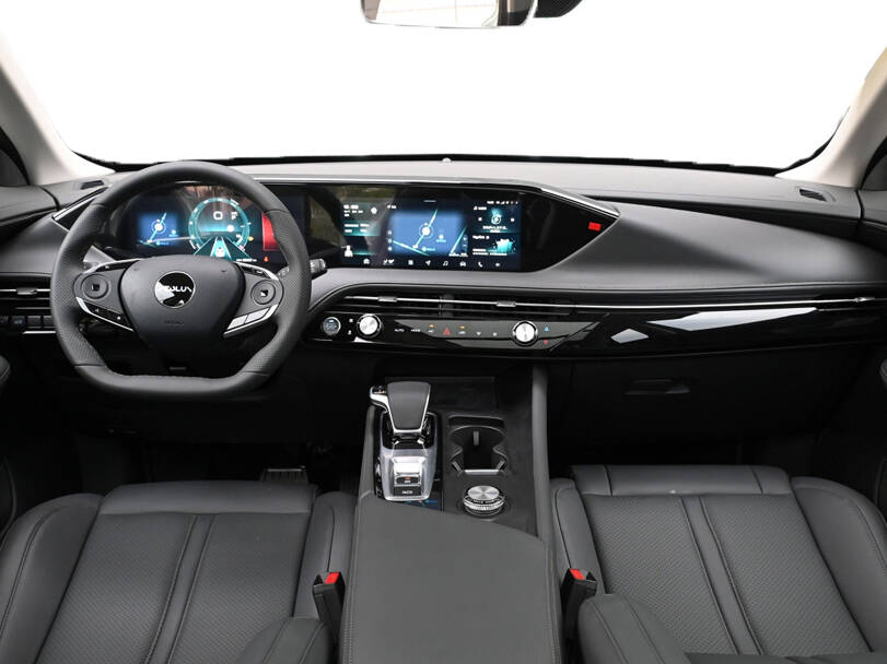 دونغ فينغ ضخم الداخلية 