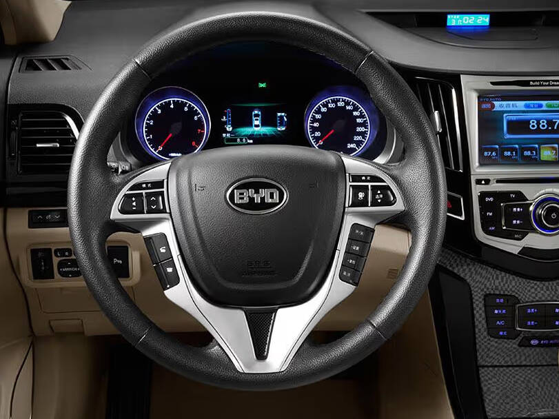 بي واي دي إف ٥ Interior 