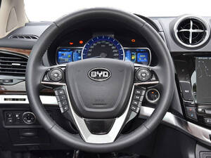 بي واي دي إس ٧ الداخلية 