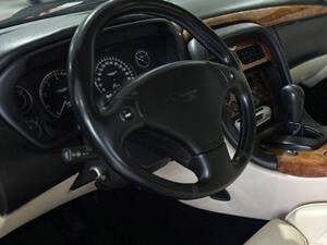 أستون مارتن DB7 الداخلية 