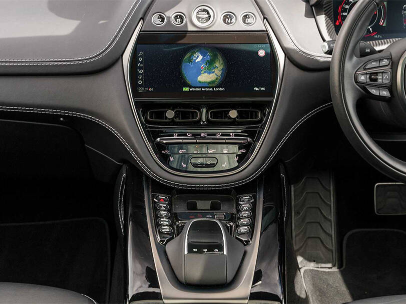 أستون مارتن DBX 2025 Interior 