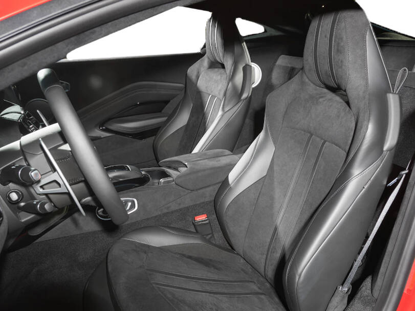 أستون مارتن  فانتاج 2025 Interior 