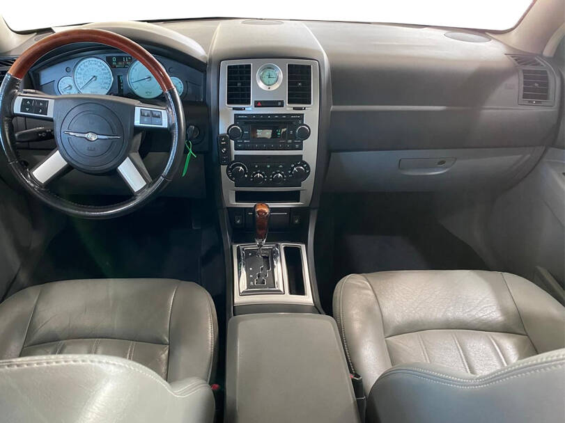 كرايسلر ٣٠٠ الجيل الأول Interior 