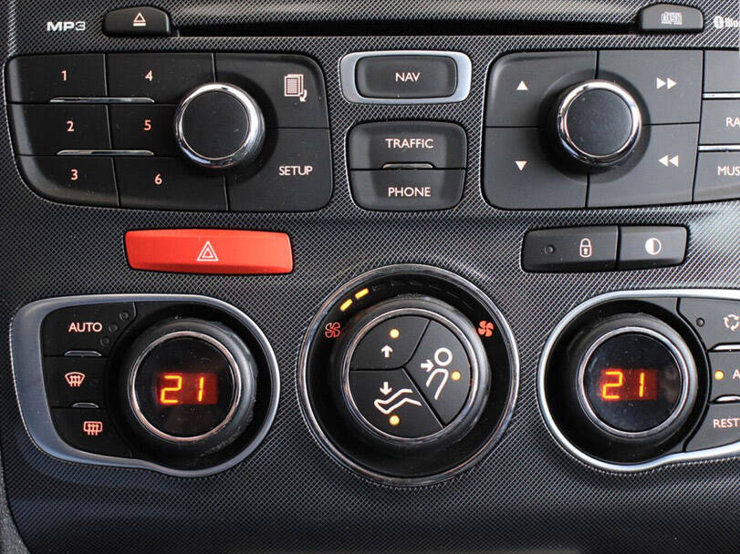 سيتروين سي ٤ Interior 