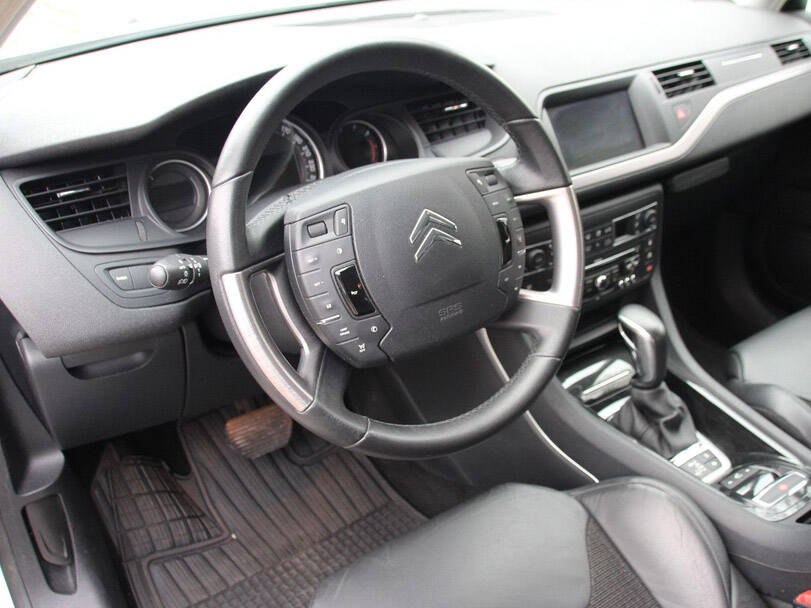 سيتروين سي ٥ Interior 
