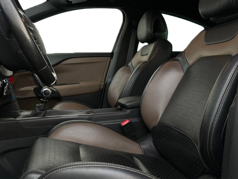 سيتروين دي إس ٤ الجيل الأول Interior 
