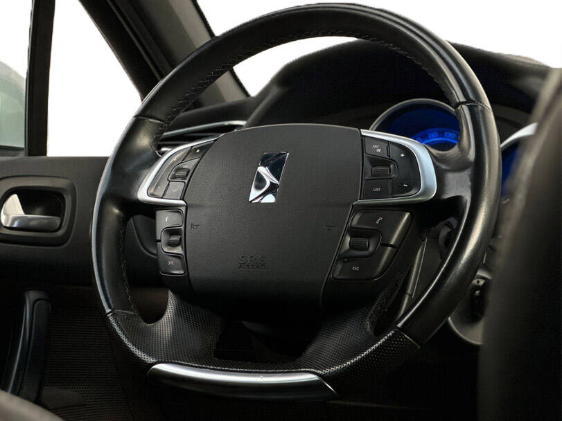 سيتروين دي إس ٤ الجيل الأول Interior 
